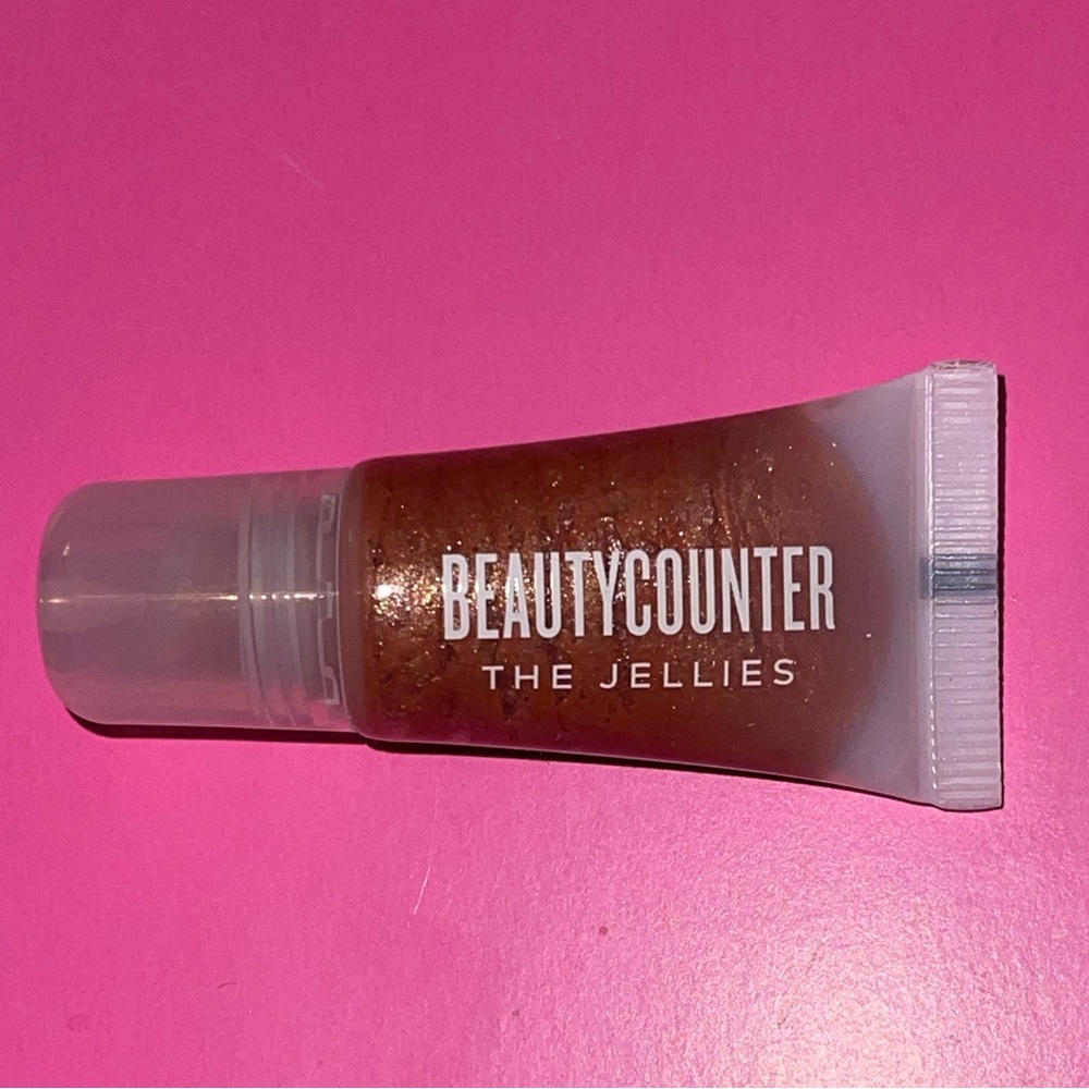 BEAUTYCOUNTER JELLIE LIP GLOSS in BROWN SUGAR. (BRAND NEW!!!)